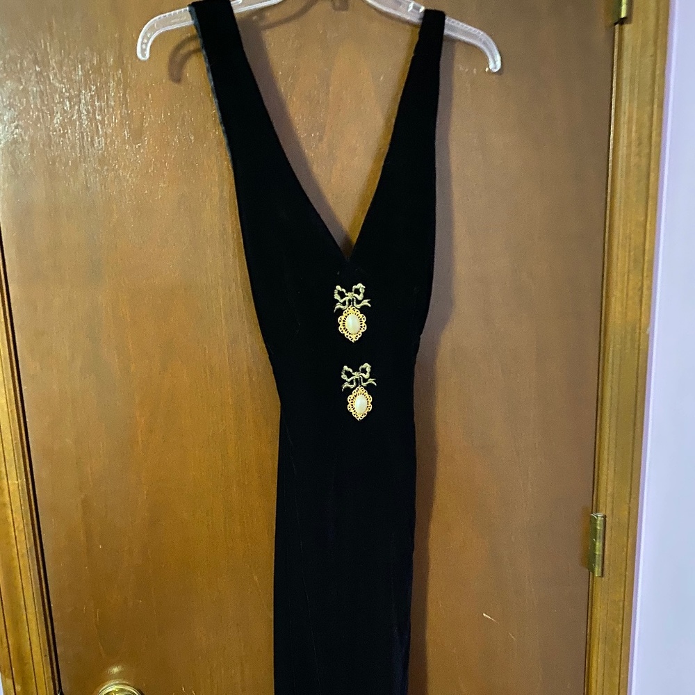 dresses - Picture 2 of 5